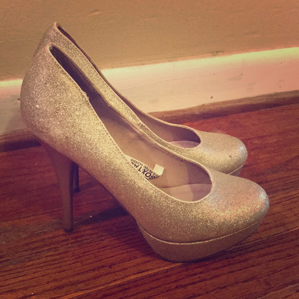 Glitter pumps